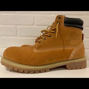 Men’s Levi Boots. EUC